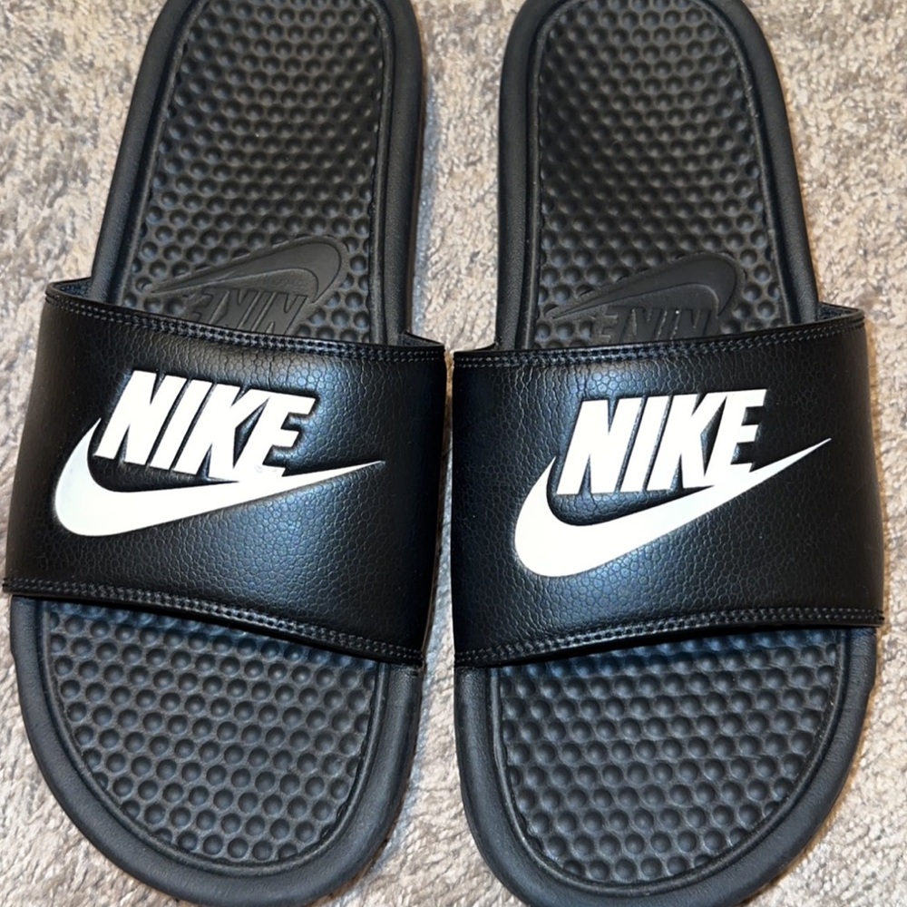 Mens Nike Slippers size 9